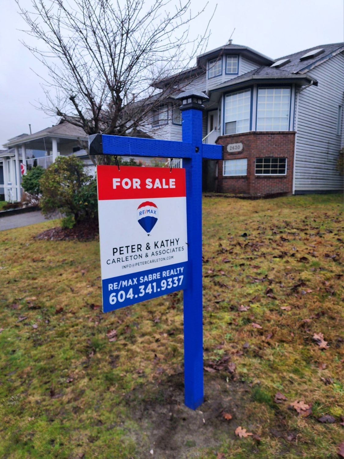 Blue custom RE/MAX sign post
